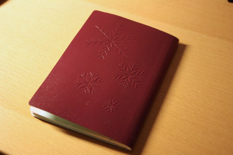 Finnish passport - back cover - snowflakes