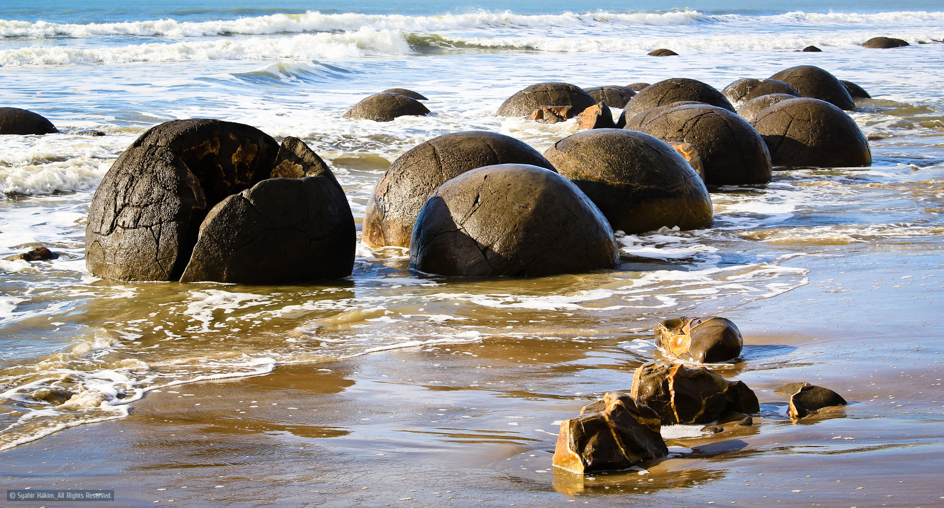 Most-Mythical-Places-in-the-World-Moeraki-Boulders