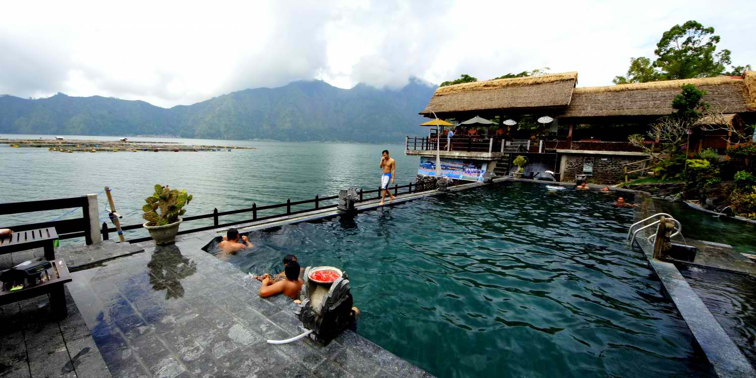 Hot-spring-water-at-Toyo-Bungkah-village-Kintamani-Bali-Bali-Hello-Travel-3