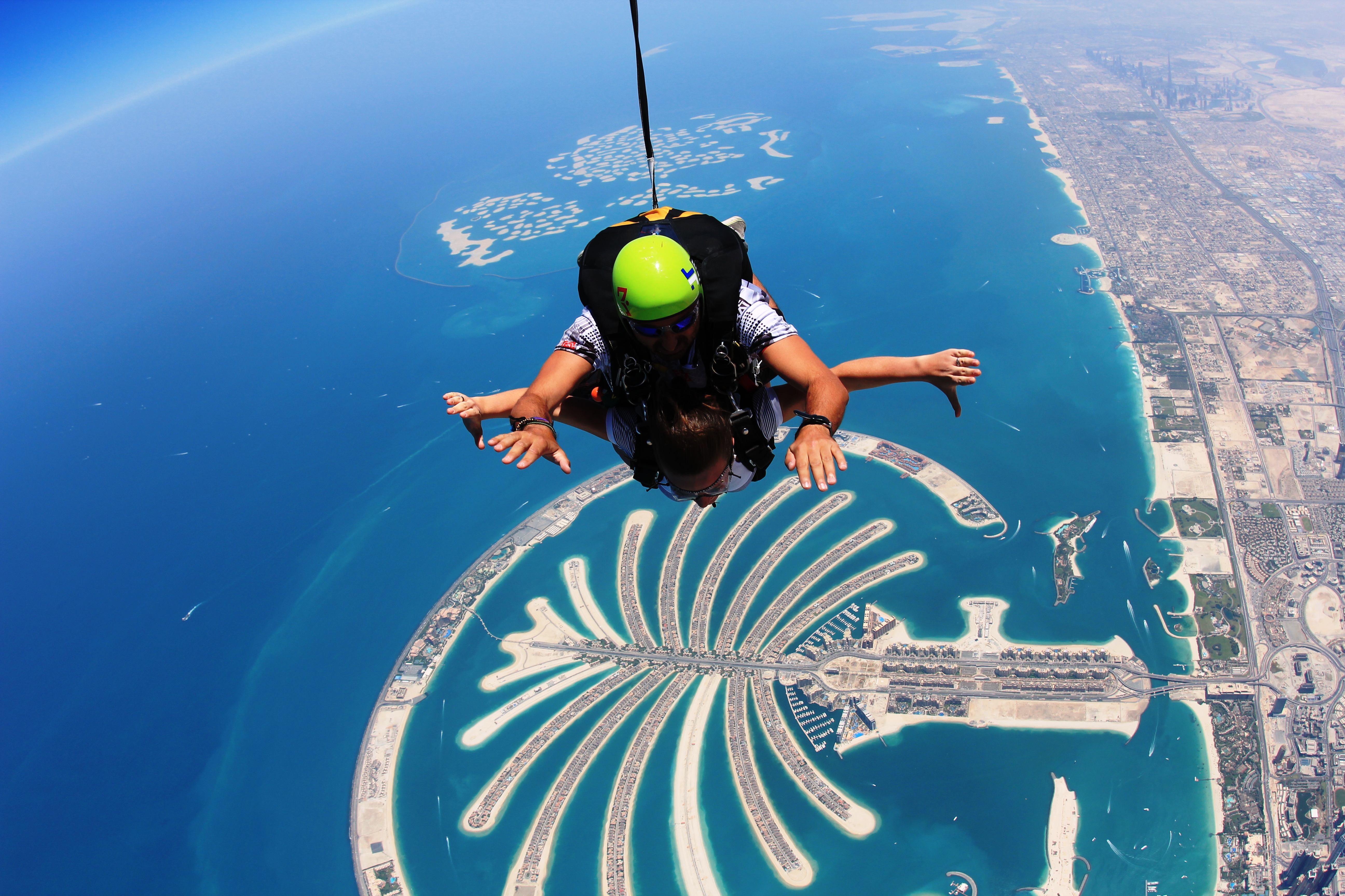 Дубай прыжки. Скайдайв Дубай Skydive Dubai. Пальма Джумейра прыжок с парашютом. Прыжок с парашютом в Дубае. Прыжок с Бурдж Халифа.