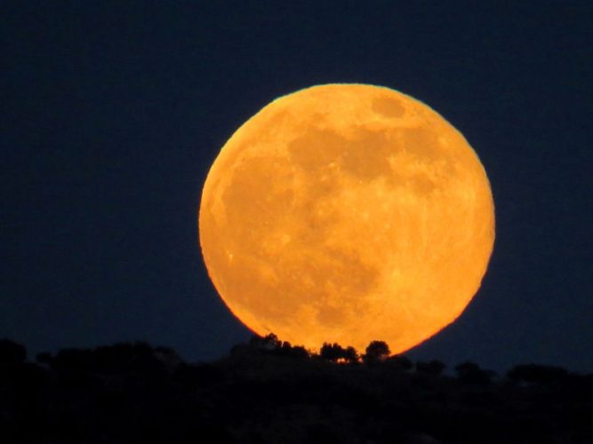 3 Amazing Locations to Witness the Supermoon this November 14