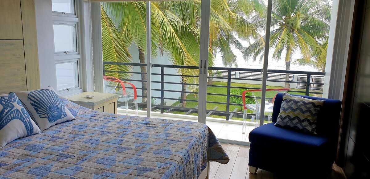 Casita Beachfront Staycation - bedroom 1