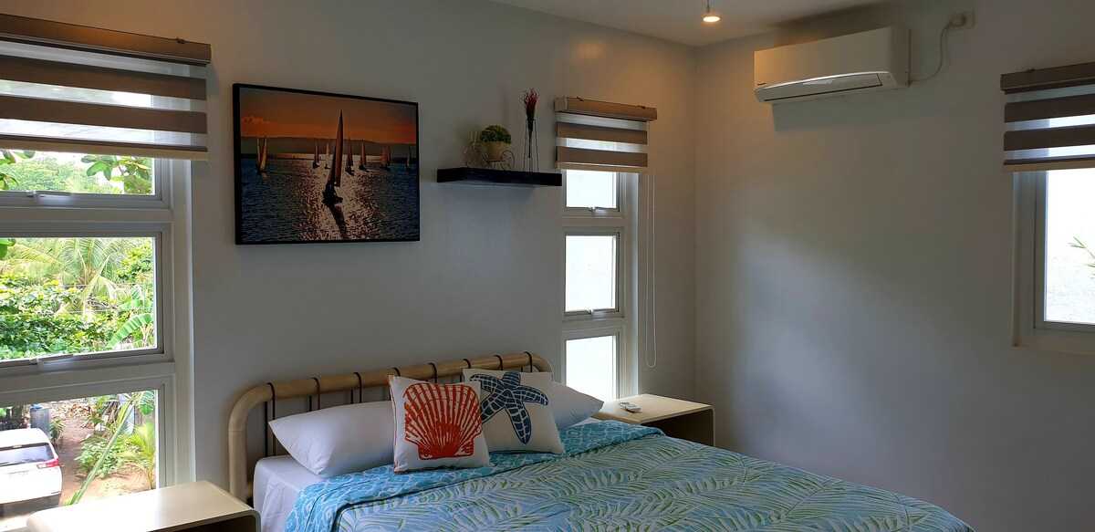 Casita Beachfront Staycation - bedroom 2