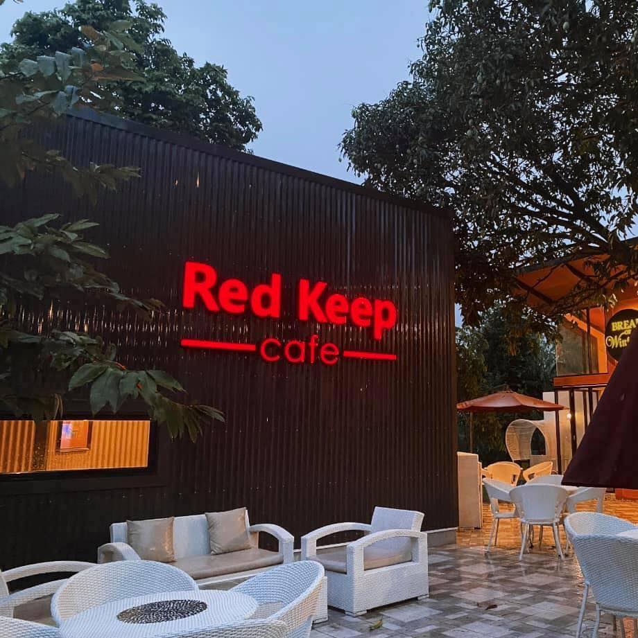Red Keep Cafe Exterior with Al Fresco Seating